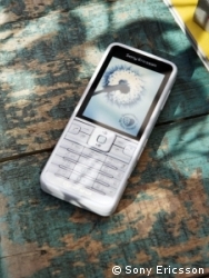 Sony Ericsson "gr&uuml;nes Herz": Das C901 GreenHeart ist eines von zwei neuen &Ouml;ko-Handys des Herstellers